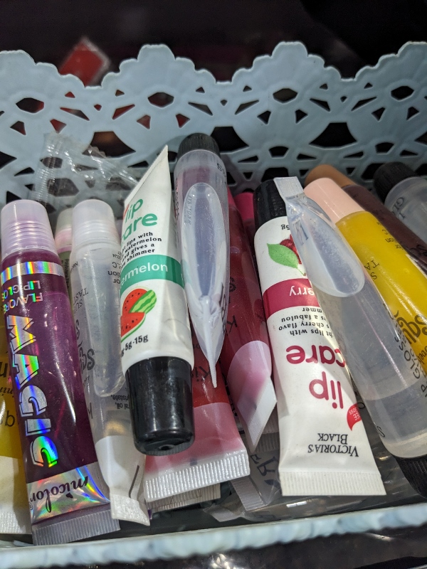 LIP GLOSS